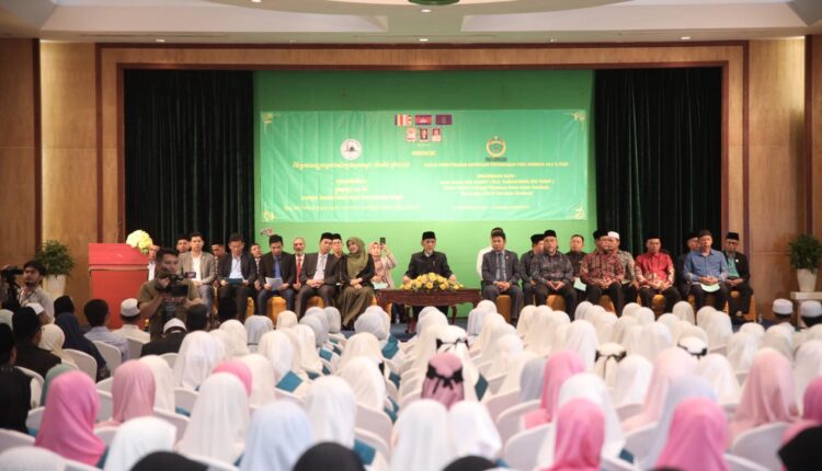 حضر الاحتفالية قيادات دينية ورسمية، مؤكدة على أهمية التعليم كركيزة أساسية للحفاظ على الهوية الدينية والثقافية للمجتمع المسلم في كمبوديا