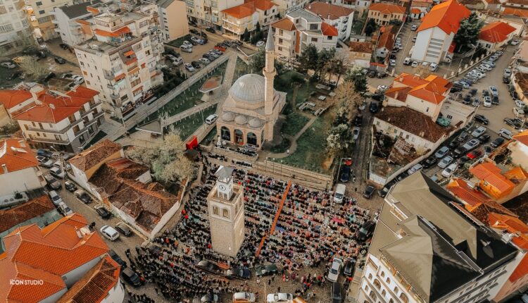 المفتي ليديان سيكالّشي: جامع إلياز بك ميراهوري الأثري منذ بنائه عام 1496 يعد أحد أقدم وأهم المعالم الدينية والثقافية في كورتشا وألبانيا