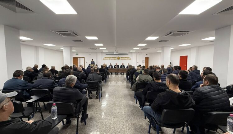 استُهل البرنامج بكلمة مفتي كرجالي قدّم خلالها تقييمًا للأوضاع الدينية والإدارية في المنطقة وأجرى حوارًا مفتوحًا مع الأئمة حول التحديات اليومية التي تواجههم في خدمة المجتمع المحلي.