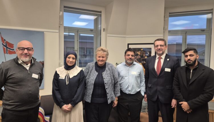 ناقش اللقاء ملفات متعددة أبرزها جرائم الشباب والضغط الاجتماعي السلبي والتأكيد على أن الهوية الإسلامية لا تتعارض مع الهوية النرويجية.