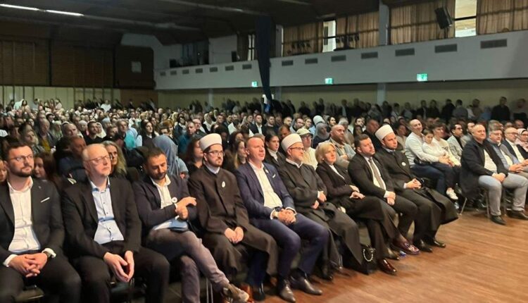 شهد الحفل تكريم الشخصيات التي ساهمت في تأسيس وتطوير الجالية مع عرض فيلم وثائقي تناول المراحل الصعبة والإنجازات التي حققتها الجالية البوسنوية بمدينة دارمشتات