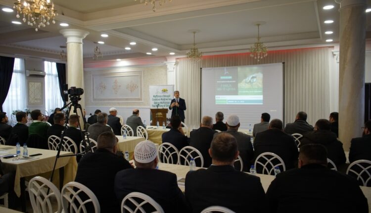 شهدت الندوة نقاشات تفاعلية واسعة، أتاحت للمشاركين طرح تساؤلاتهم ومناقشة قضايا أسرية واقعية