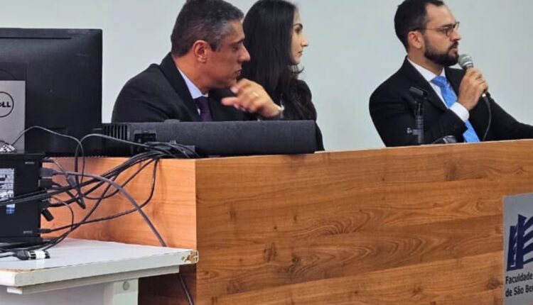 ركزت أعمالها على التحديات المعاصرة المتعلقة بقضايا الإدماج والحرية الدينية داخل بيئات العمل