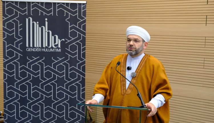 تحت عنوان: “النور الذي لم ينطفئ.. 35 عامًا على إعادة فتح الجامع الرصاصي”، استعرض مفتي اشكودرا دلالات الحدث وتأثيراته على مسار عودة الحياة الدينية بعد سقوط الشيوعية