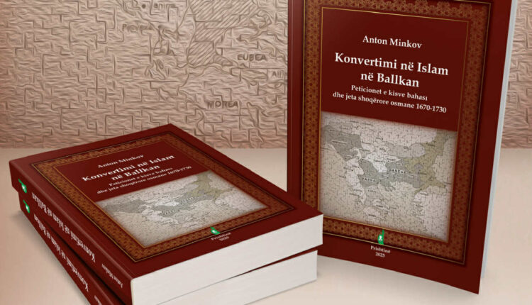 يمثل الكتاب دراسة علمية معمقة استنادًا إلى وثائق أرشيفية أصلية نادرة تُعرف باسم «عرائض الكيسوه باهاسي».