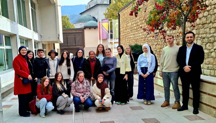 شهدت الزيارة مشاركة في الأنشطة المدرسية اليومية، بدءًا من العروض التقديمية والغداء المشترك وصولًا إلى الفعاليات الإبداعية والفنية