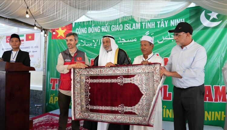 يضم المشروع مسجد مساحته 384م² ومدرسة لتحفيظ القرآن على مساحة 140م² لتضم ثلاث قاعات ومكتبة ـ الصورة لوكالة الأناضول