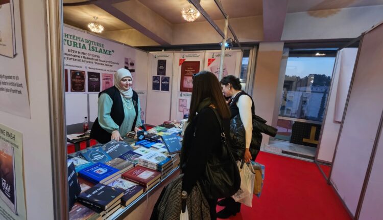 أكثر من ستين عنوانًا في الفكر والثقافة والدراسات الإنسانية بينها عشرون إصدارًا جديدًا تُعرض لأول مرة أمام جمهور القرّاء والباحثين