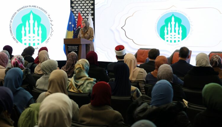 في تجربة تُقاس بنتائجها لا بضجيجها، يواصل قسم النساء في رئاسة المشيخة الإسلامية في دولة كوسوفا ترسيخ نموذج عملي للعمل الدعوي والتربوي والمجتمعي