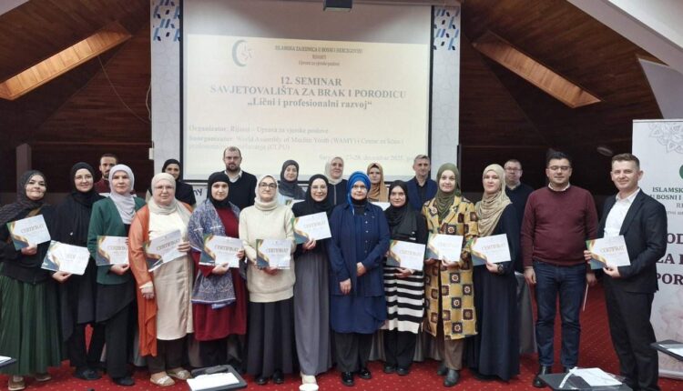 الدورة تجمع بين المحاضرات التطبيقية وورش العمل التفاعلية وتؤكد أهمية الاستثمار المستدام في تنمية الموارد البشرية والخدمات الأسرية