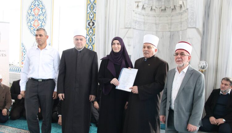 دعاء حفظ القرآن للحافظة إلميرا ألمازي في بوغوفينيه بحضور قيادات دينية ومجتمعية