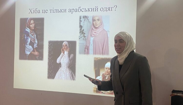 اتساع حراك المؤسسات النسائية الإسلامية ليشمل مؤسسات ثقافية عامة مثل المكتبات الحكومية ومراكز الثقافات القومية